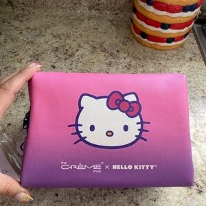 Hell kitty x créme make up bag